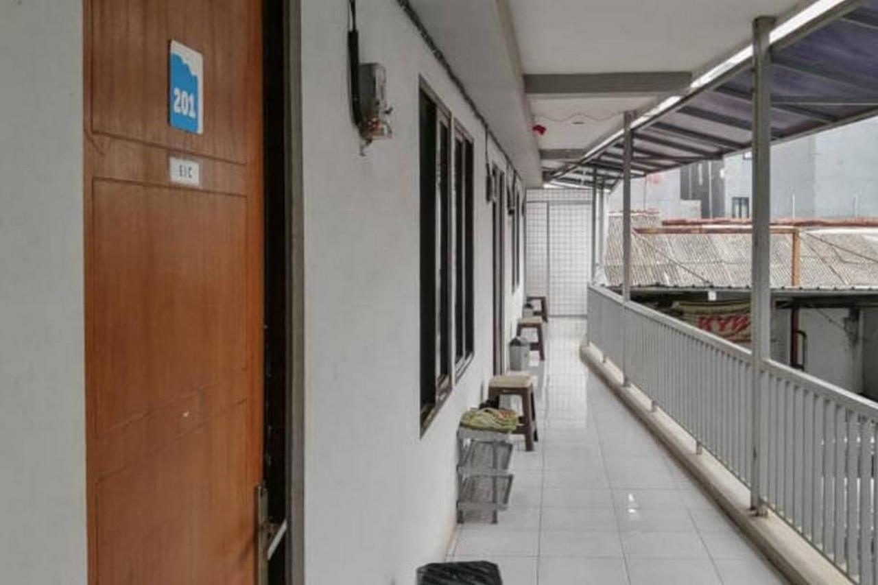 Laponca Residence Pondok Cabe Syariah Redpartner Buaran Exteriör bild